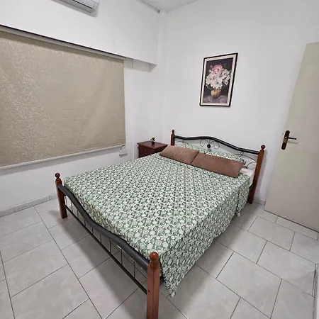 Makenzy Mermaid 2 Bedroom Apartment