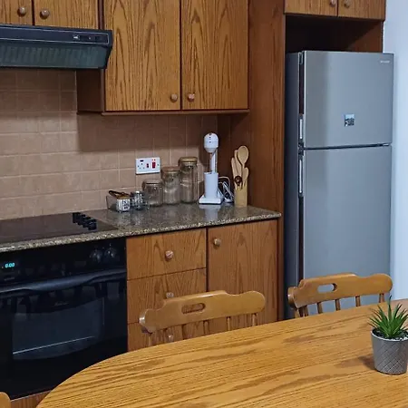Makenzy Mermaid 2 Bedroom Apartment *