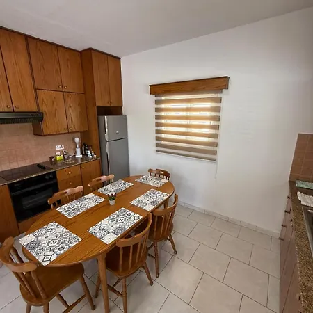 Makenzy Mermaid 2 Bedroom Apartment
