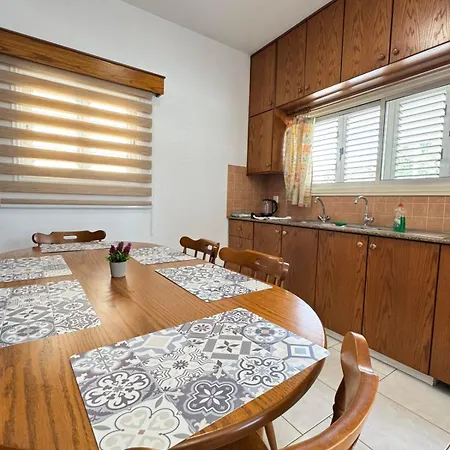 Apartment Makenzy Mermaid 2 Bedroom