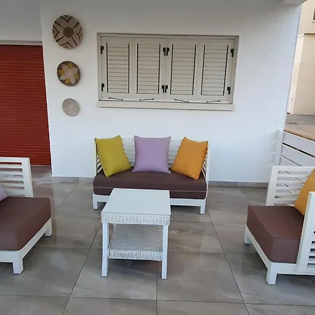 Makenzy Mermaid 2 Bedroom Apartment