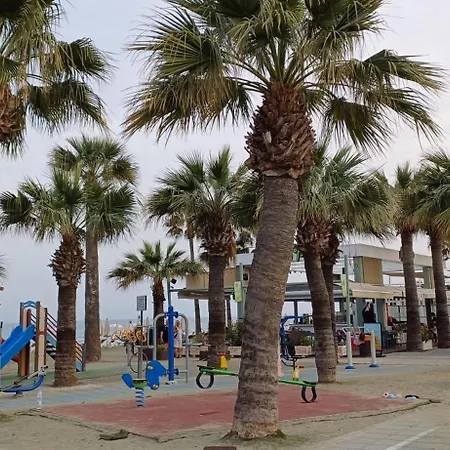Makenzy Mermaid 2 Bedroom דירה