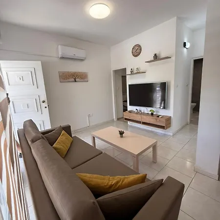 Makenzy Mermaid 2 Bedroom Appartement Larnaca